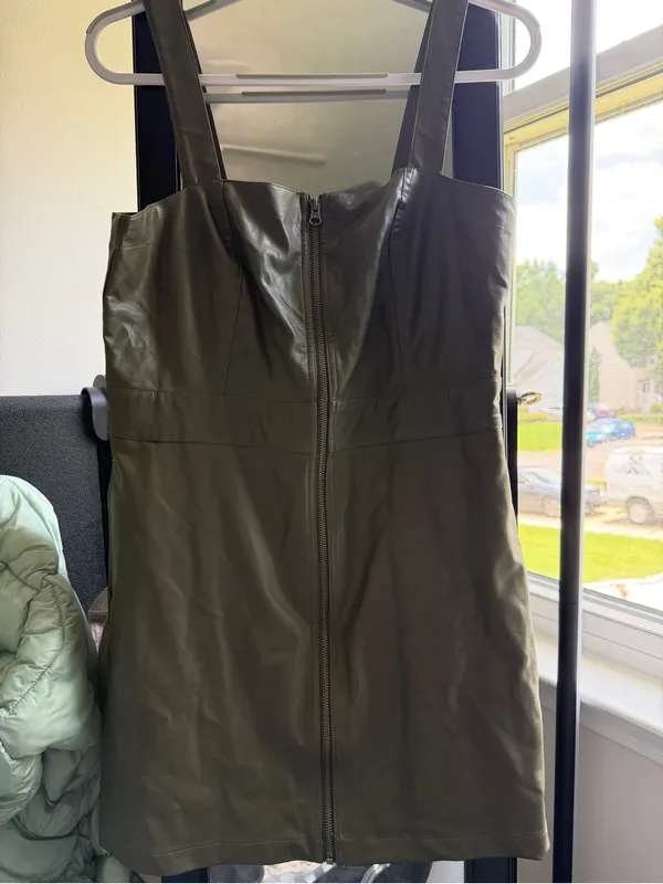 Wild Fable Olive Green Faux Leather Mini Dress Medium Zip Front Pockets Y2K - Image 2