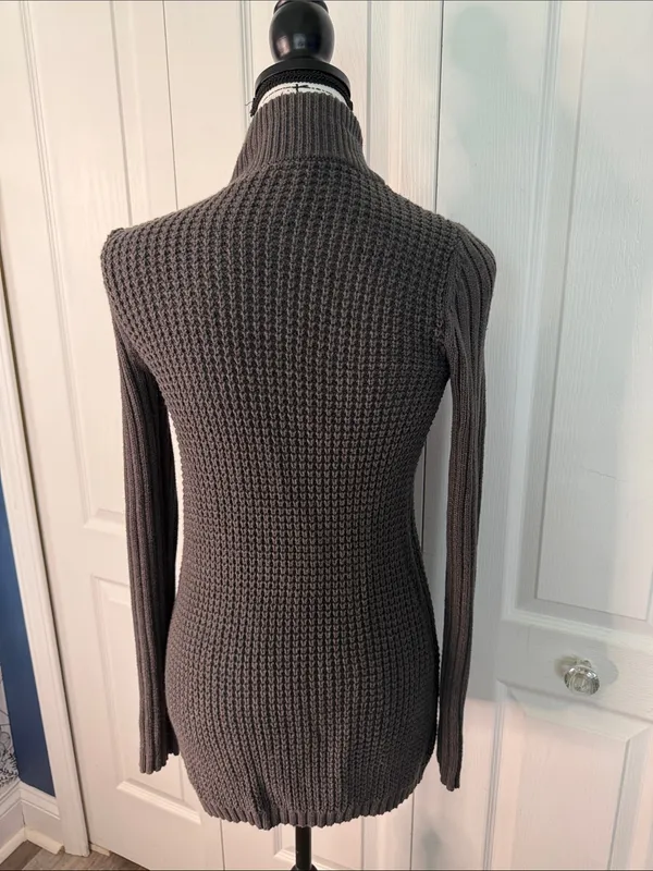 GAP Women’s Gray Ribbed Button-Front Sweater - Image 4