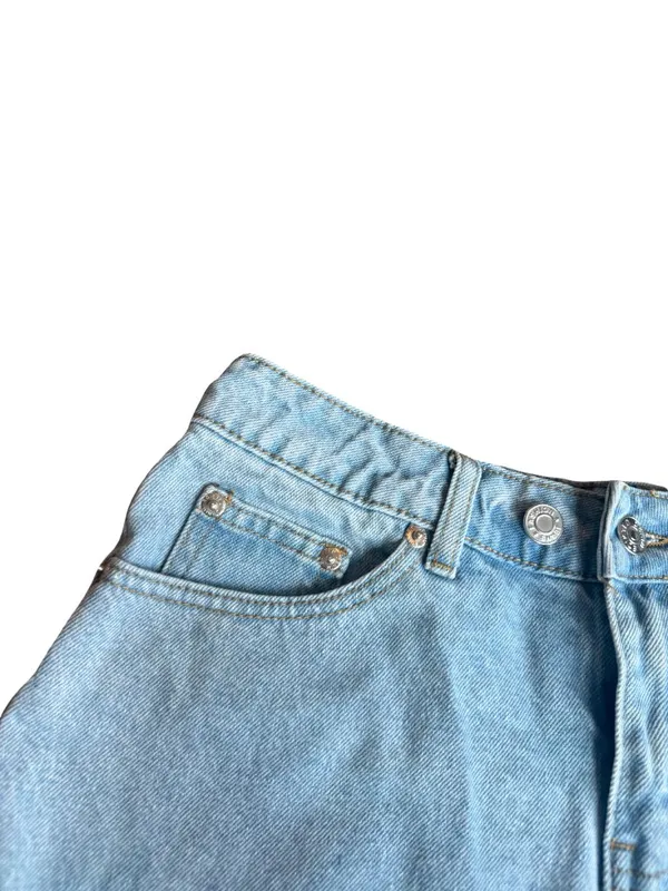 Edikted Light Wash Denim Shorts High-Waisted Distressed Raw Hem Size Small Women - Image 2
