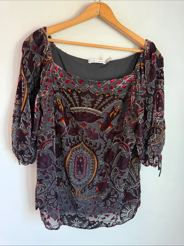 Alice + Olivia Alecia Off-Shoulder Top in baroque burnout paisley velvet Small - Image 2