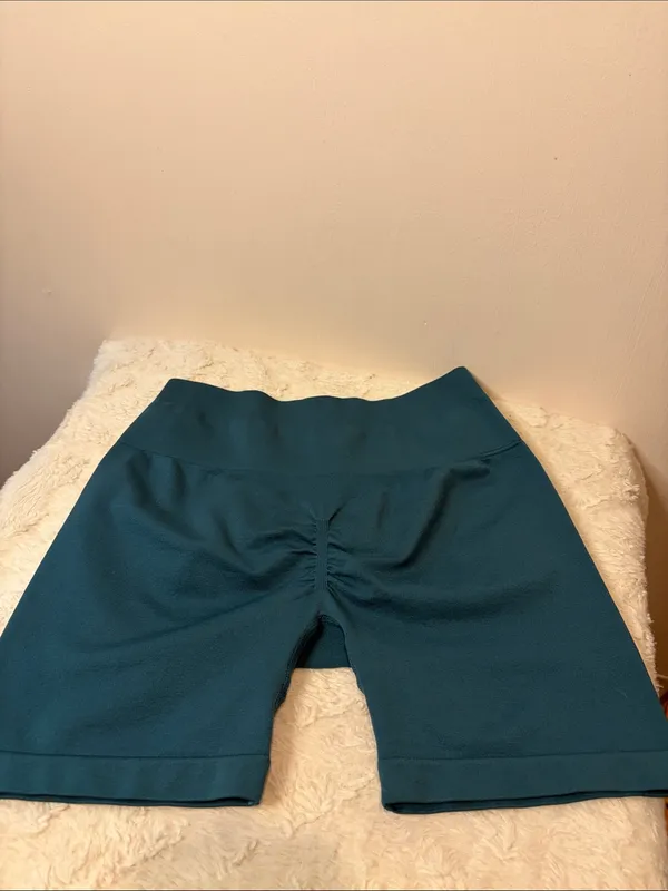 Gymreapers Infinity Seamless Workout Shorts Booty Scrunch Dark Green Size M - Image 5