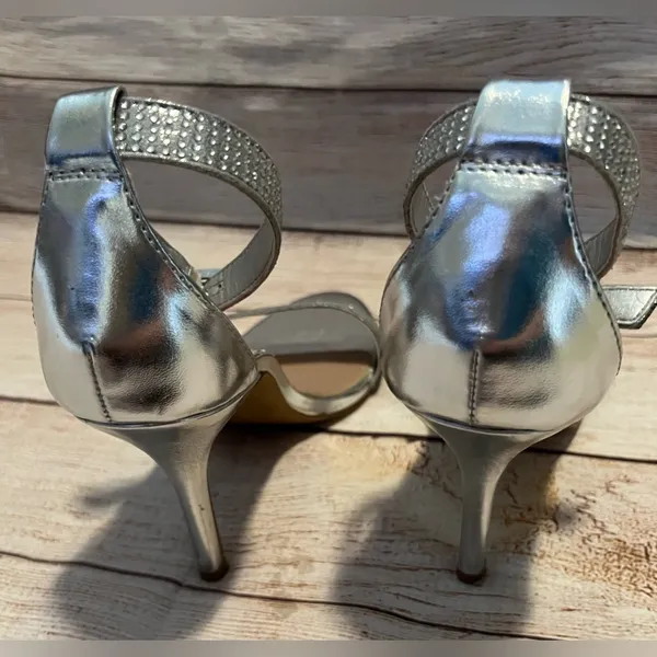 Betsey Johnson Broadway Silver Satin Crystal Ankle Strap 4" Heel Pumps Size 7 - Image 5