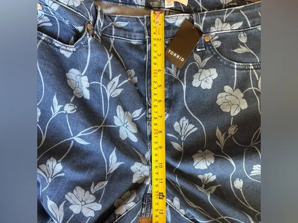 Torrid Belle Isle Aquinnah High Rise Flare Ankle Floral Jeans Blue 10 Tall NWT - Image 8