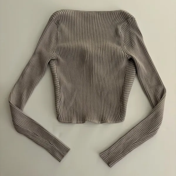 NWT! Abercrombie Twist-Front V-Neck Sweater - Image 2