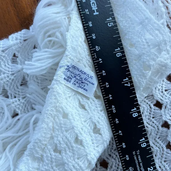 Mid Century Vintage 70s Specialty House Fashion White Crochet Shawl Open Weave - Image 3
