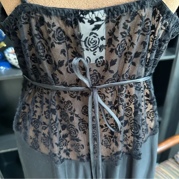 Vintage 1980s In Bloom Nightgown – Size L – Black Nylon with Rose Lace Bust - Image 9