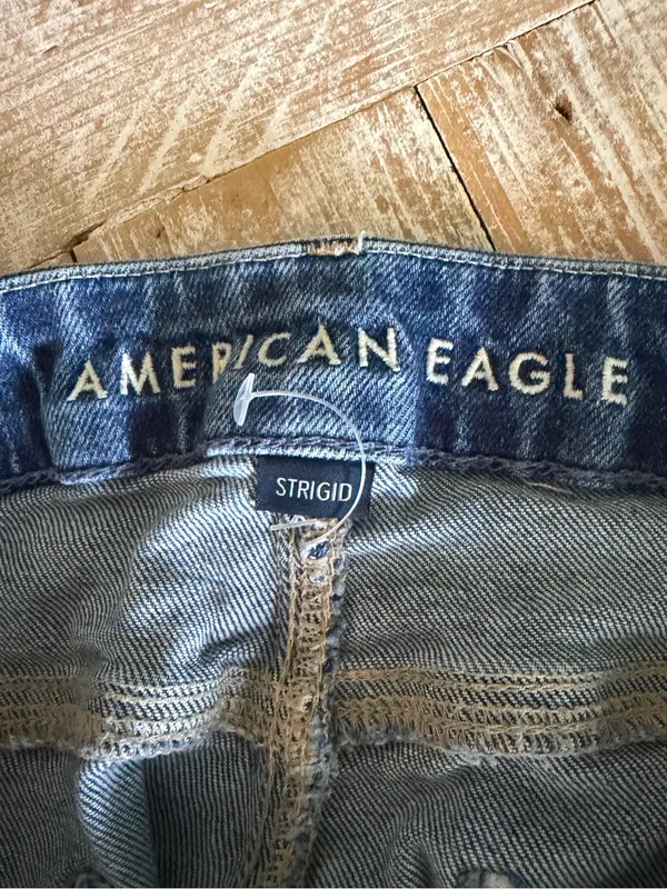 👖 American Eagle Curvy Strigid Ripped Mom Jeans 👖 ~ Size 10 - Image 7