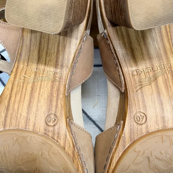 Dansko Tan Leather Buckle Clog Sandals Wood Grain Block Heel‎ Womens 40 EU - Image 9