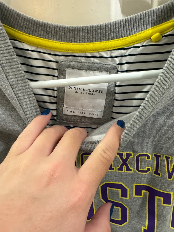 Gray Crewneck Sweatshirt Size L - Image 5