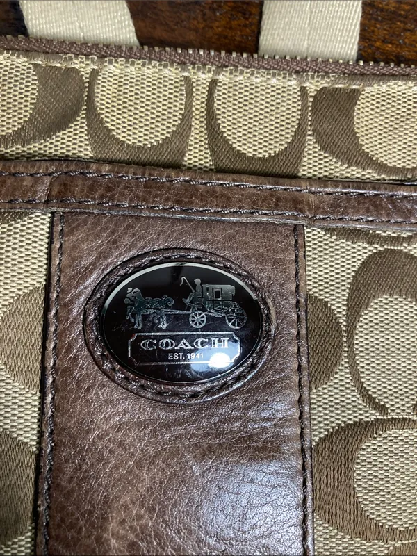 Coach Sutton signature swingpack crosspody bag khaki - Image 12