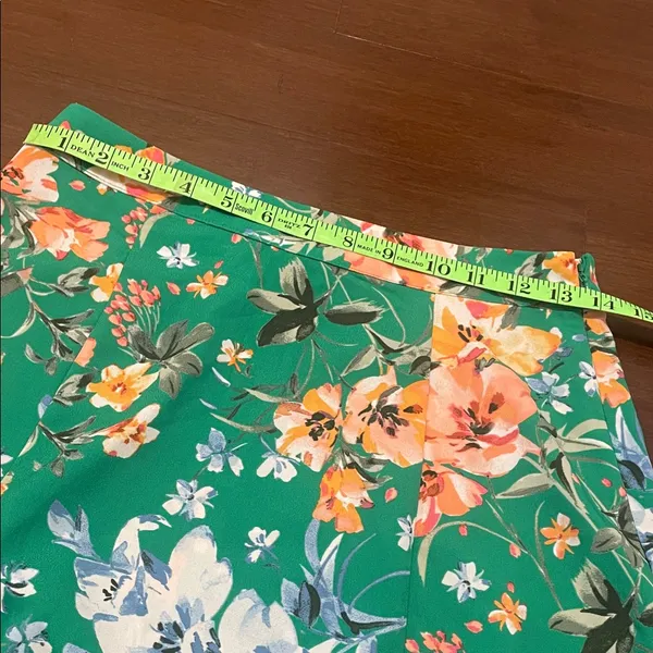 Ann Taylor LOFT Floral A-Line Skirt in Green and Orange - Image 4