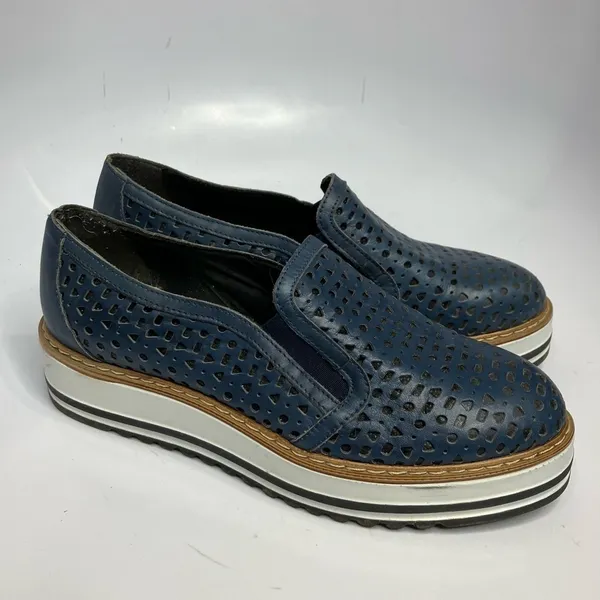 Summit by white mountain blue perforated leather‎ platform shoes size 39 - Image 2
