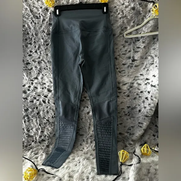 Alo motto style leggings sz med - Image 3