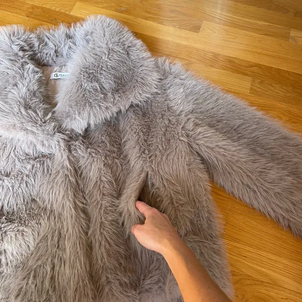 FLYGO Women’s Gray Faux Fur Short Jacket Snap Front Collared Pockets Size L A475 - Image 12