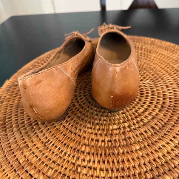 Tempos Vintage Tan Leather Woven Kiltie Fringe Kitten Heel Pumps Brazil 8B - Image 4