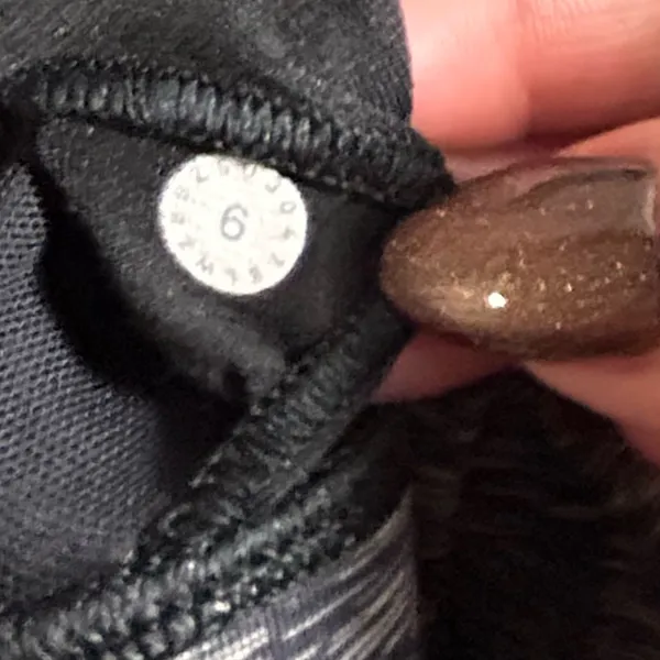 Lululemon Energy Bra Strapped Spaced Out Space Dye Black White Sports Bra Size 6 - Image 4