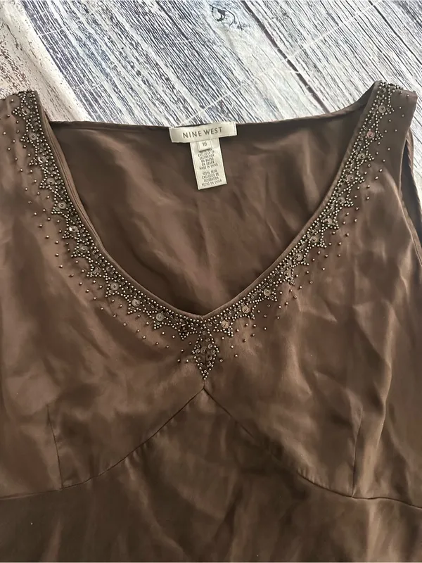 Vintage Y2K Nine West 100% Silk Beaded Sleeveless Blouse - Image 3