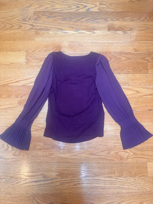 White House Black Market Plum V-Neck Top🎈 - Image 3