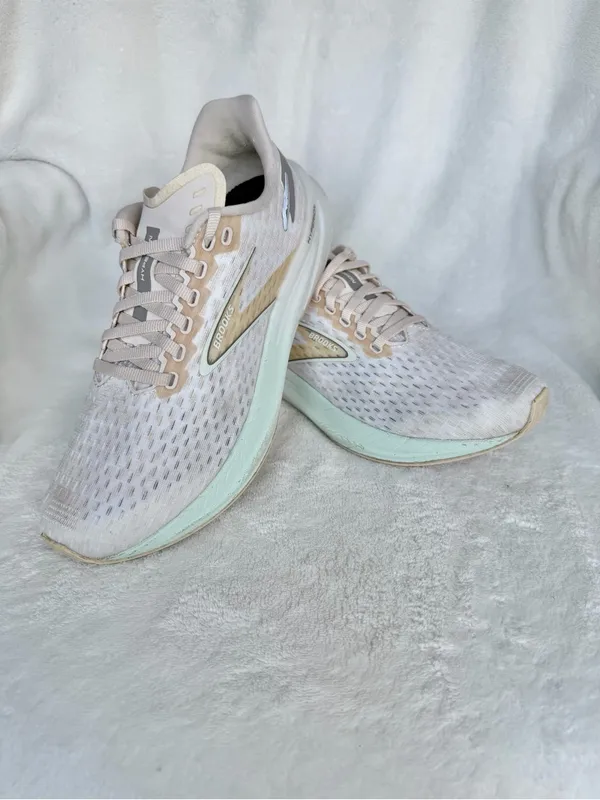 Brooks Hyperion Womens 8 Shoes Beige Running Racing Walking Gym 1203961B419 - Image 6