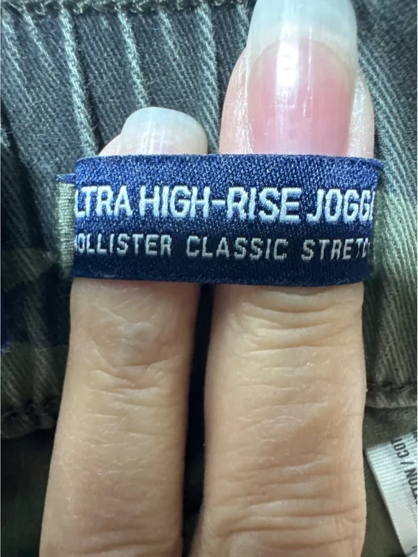 Hollister Ultra High-Rise Camo Joggers - Sneak in Style! - Image 6