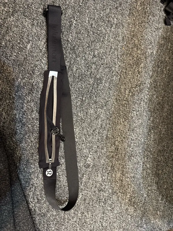 Lululemon Running Belt Fast and Free S/M - Image 3