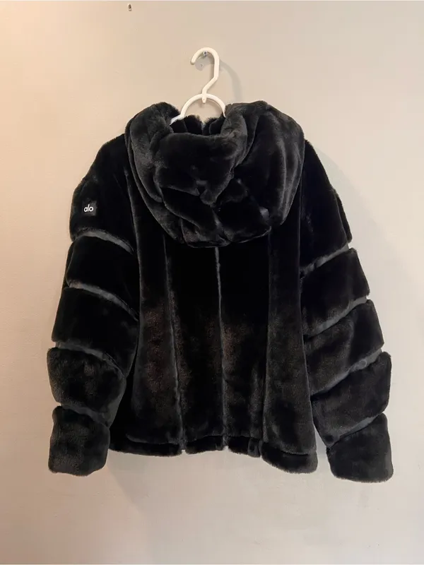 NWT Alo Yoga Knockout Faux Fur Hooded Oversized Jacket Black Size Small - Image 7