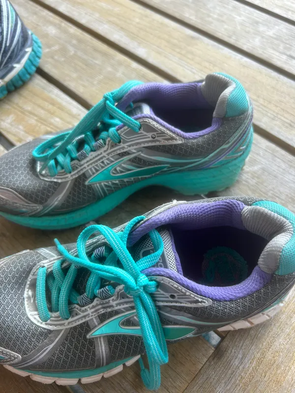 Running Shoes - Image 2
