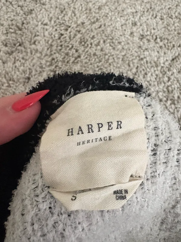 Star Sweater Boutique - Image 2