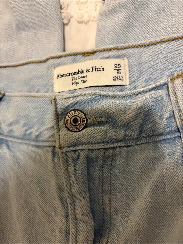Abercrombie & Fitch The Loose High Rise Light Wash Jeans 29/8 - Image 9