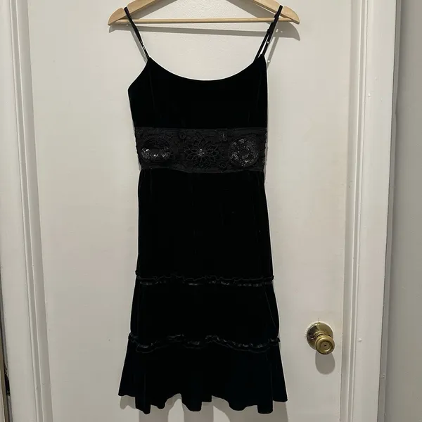 Stunning Black Velvet‎ Cocktail/Holiday Dress W/ Amazing Detail Size Large - Image 2