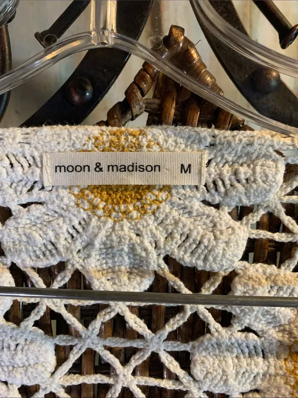 Moon & Madison Sunflower Knit Crop Cardigan Size M - Image 2