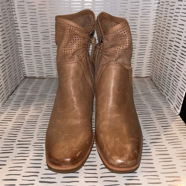 Sofft Chantey Tan Leather Perforated Ankle Boots Womens‎ Size 7M Zip Booties - Image 5