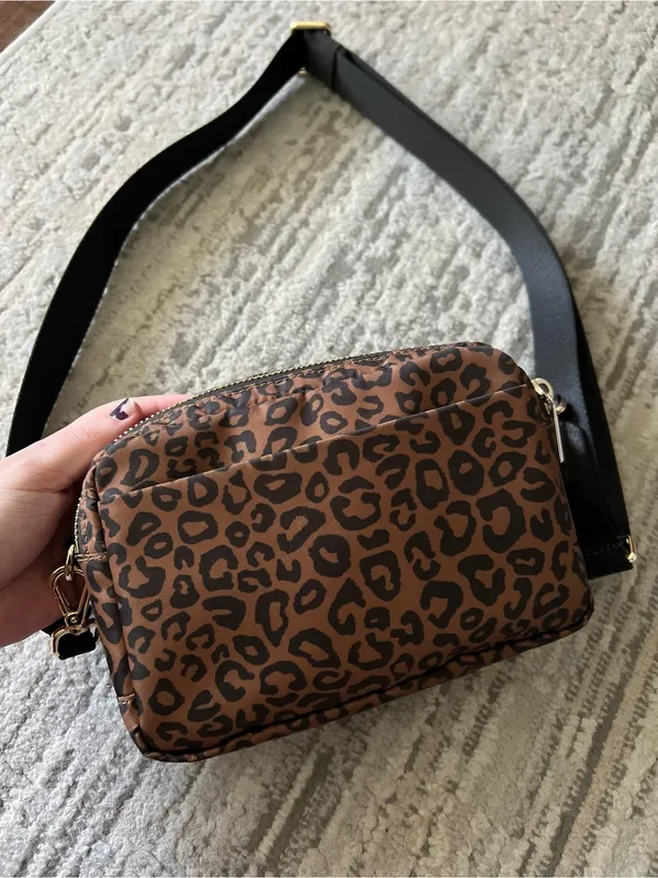 Lululemon Leopard Midi Desert Khaki Brown & Gold Everywhere Crossbody Bag 2L - Image 4