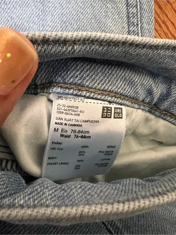 Uniqlo Light Wash Jeans - Classic Straight Fit - Image 8