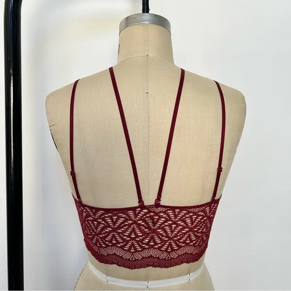 Elegant Lace Bralette in Burgundy - Image 3