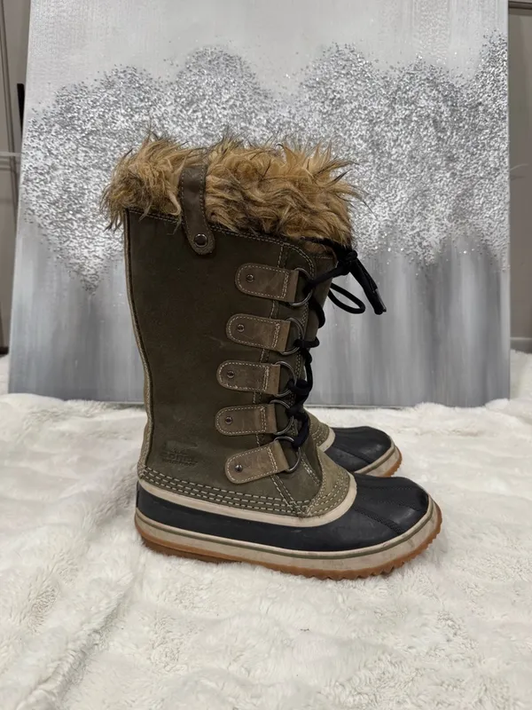 SOREL Women’s Joan Of Arctic Winter Boots Green and Black size 8 - Image 4