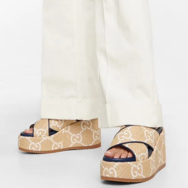 GUCCI GG logo raffia platform wedges sandals - Image 4