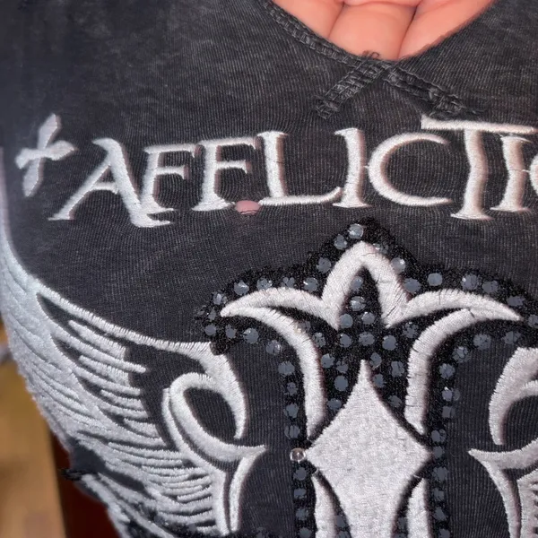 2000’s Affliction Black Graphic Tee with White Cross Design - Image 4