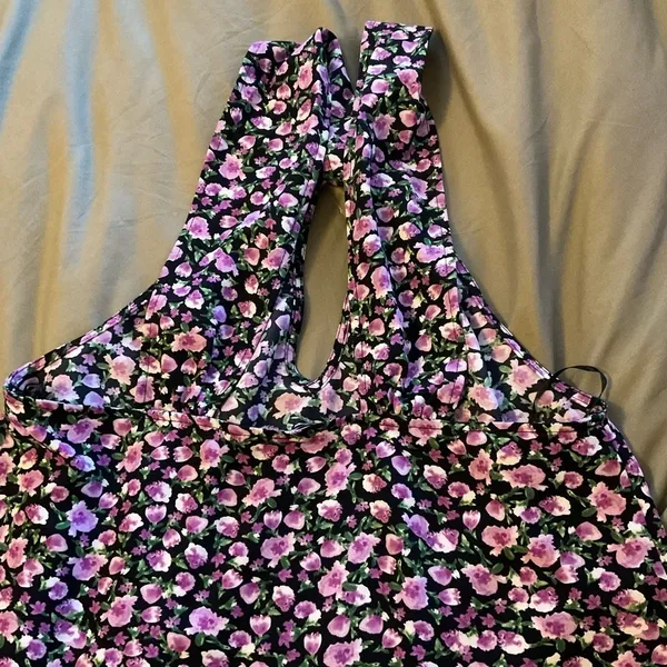 ZARA Floral Print Twist Halter Top Black Pink Cutout Back size small - Image 8