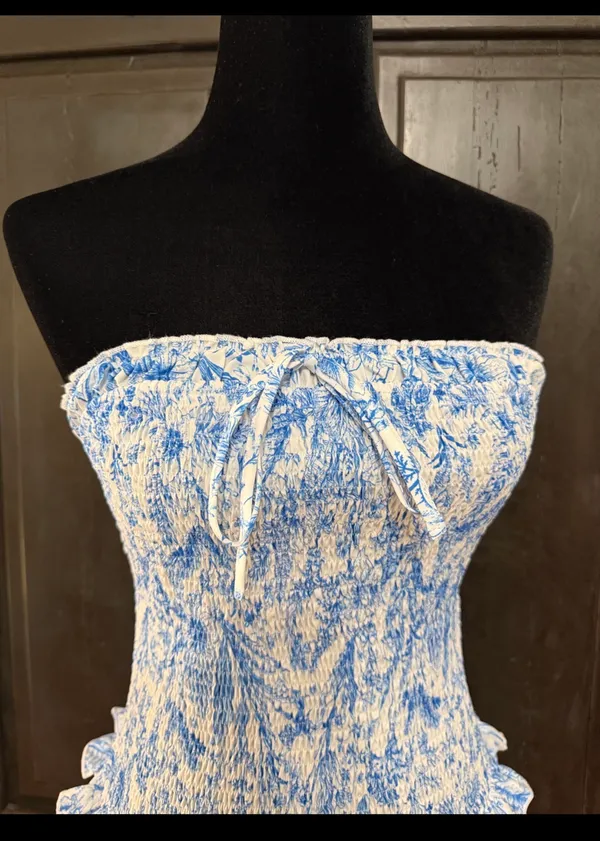SHEIN Blue & White Floral Print Double Ruffle Hem Strapless Tube Dress -Size Med. Tiered Layer Ruffle Hem Tube Dress Sleeveless Tube Dress. Wear to a vacation, summer, spring outing, date night or party event. Super cute, gently warn & excellent condition. Measurements approximately 15” from armpit to armpit not fully stretched out from elastic x 25” long. Non-smoking home. Priced to sell at as is condition. Don’t like my price, make reasonable offer! - Image 3