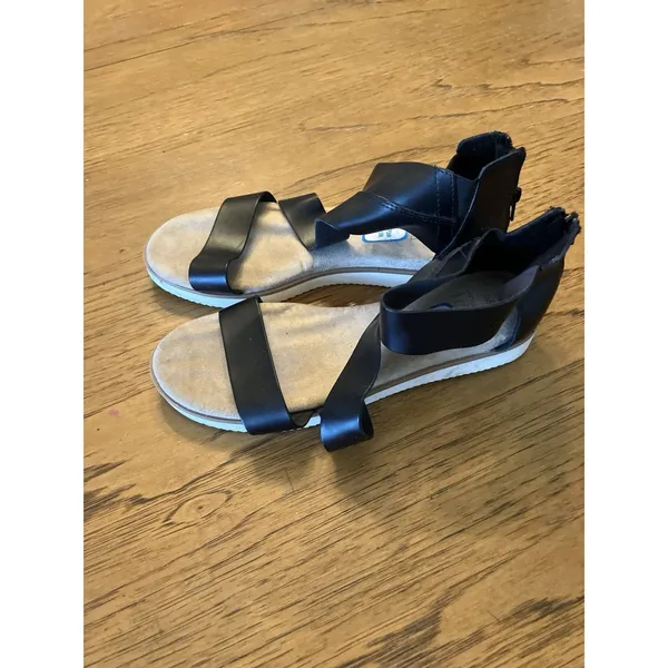 Time And Tru Women’s Black Leather Strappy Zip Sandals Wide Width US 9 W - Image 3