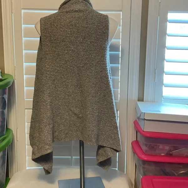 Old Navy Women's Gray Open Front Poncho - Image 3