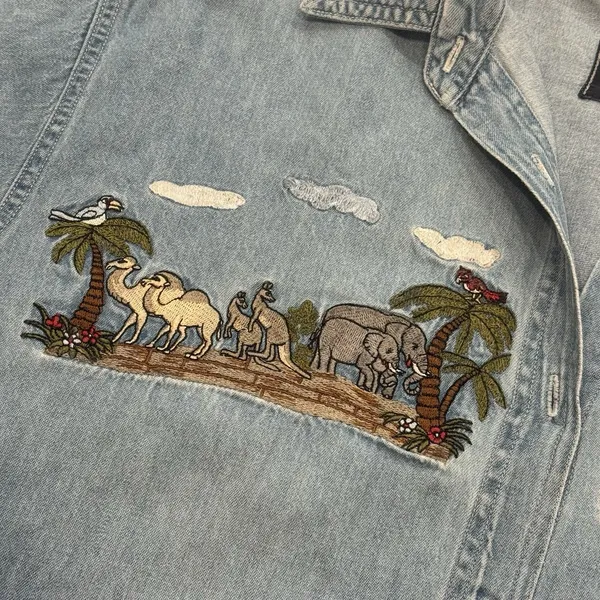 Vintage Denim Shirt Short Sleeve Women's L Embroidered‎ Animal Scene Noah's Ark - Image 5