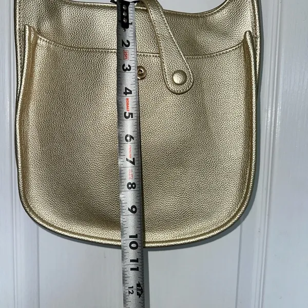 Elegant Gold Shoulder Bag - Image 4