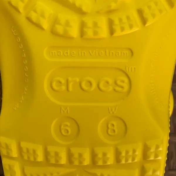 Crocs Lemon Classic Clog - Image 4
