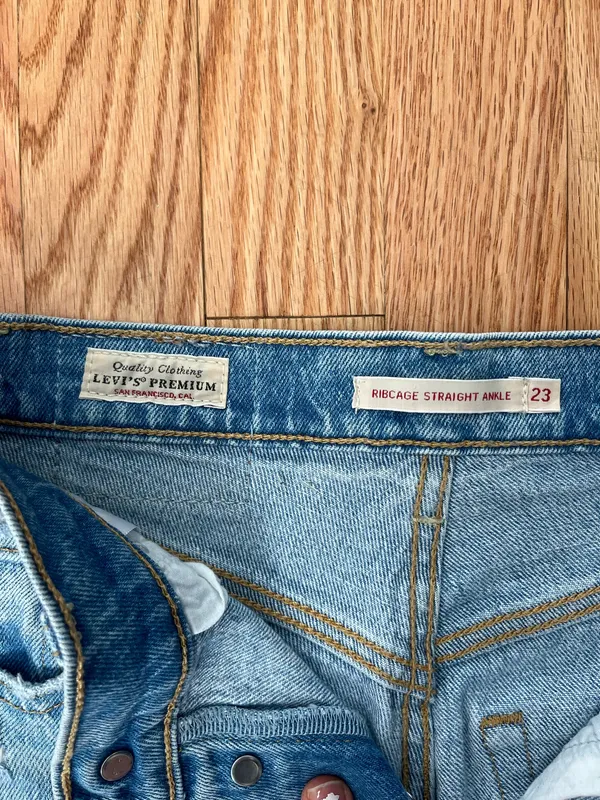 Levi’s Ribcage Straight Ankle Jeans - Image 3