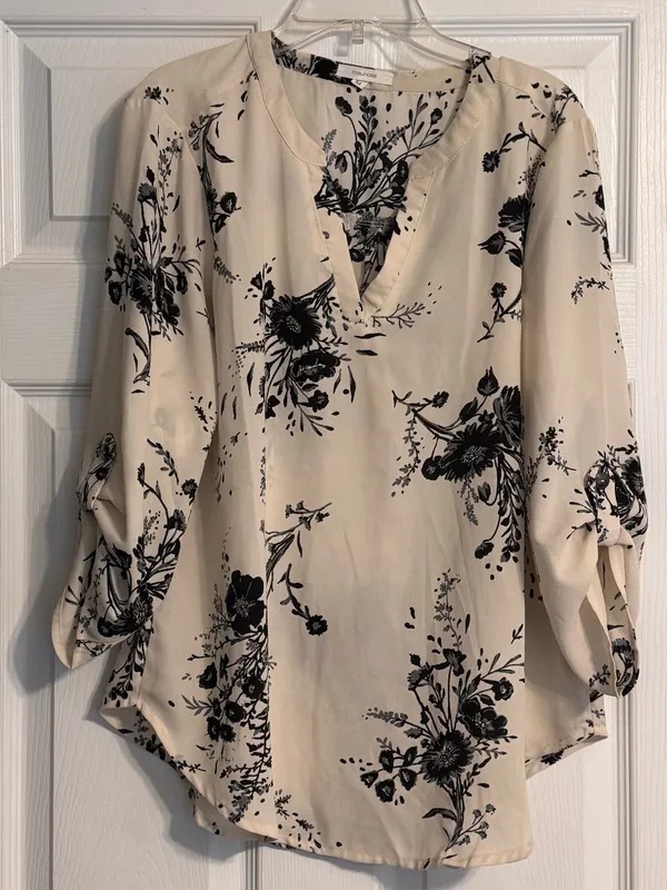 Maurice’s Cream Black Floral Print V-neck Roll-Tab Sleeves Chiffon Blouse Large - Image 2