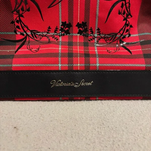 Victoria's Secret Weekender Carry All Tote / Beach Bag - Image 2