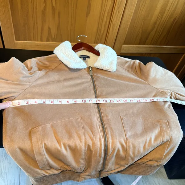 Democracy Large Faux Suede Sherpa Lined Warm Bomber Jacket Tan Large - Image 4