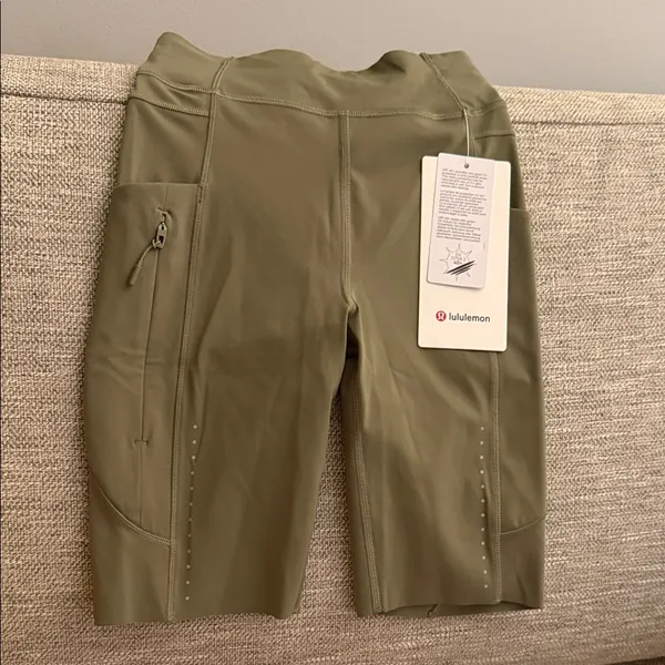 Lululemon Fast and Free Olive Green Women's Shorts 8” Light size 2 $78 - Image 5